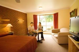 AAt 28 GOLDSMITHGolden Chain Motel - Tourism Canberra